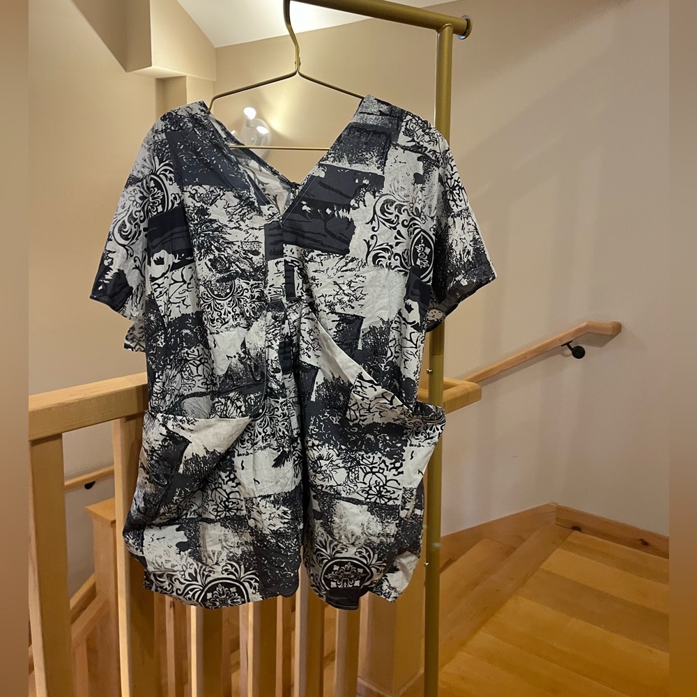 Rora Black and White Patterned Top